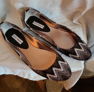 Steve Madden Black and Cream Zigzag Flats